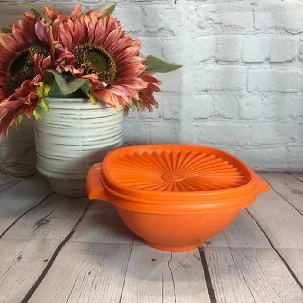 Vintage Tupperware 6" SERVALIER bowl
